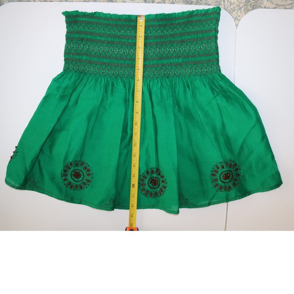 BCBG Max Azria Skirt - Green with Flower Design - Waist 30 - Length 18.5 - Picture 14 of 14